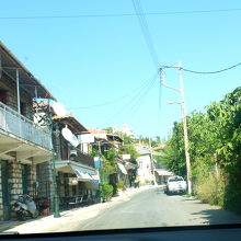 Stavrodromi 集落内は道が狭くなる