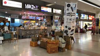 高知空港にある総合土産物や