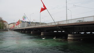 レマン湖にかかる橋
