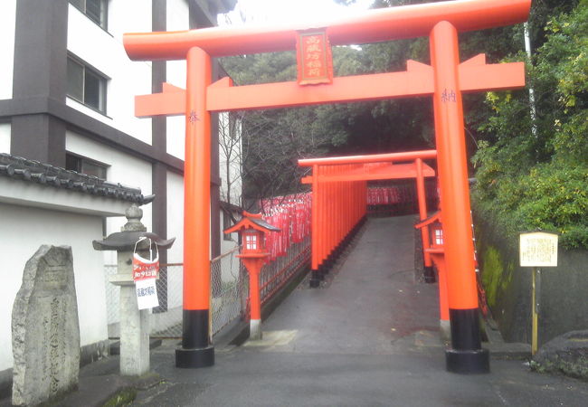 赤い鳥居がきれいです。