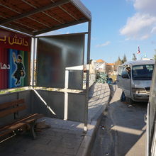 バールベックのセルビス乗り場。遺跡出口の目の前少しのところ