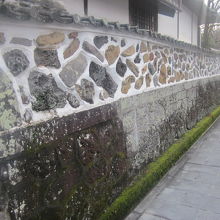 五色塀の様子。一目見ただけでそれと判別できます！