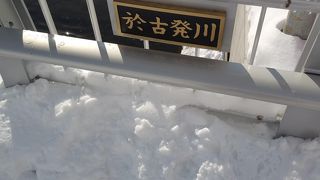 小樽運河に流れる川