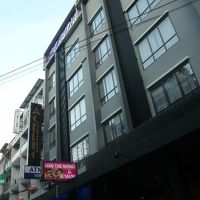 スクウィンヴィット通りから路地を少し入った場所にあるビルです