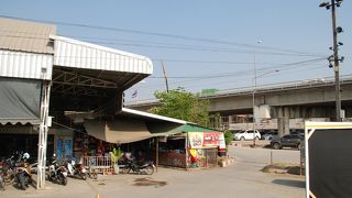 ミャンマー・タイ国境メーソット市場での楽しみ