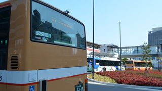 山陽電車と西日本旅客鉄道の駅が隣接