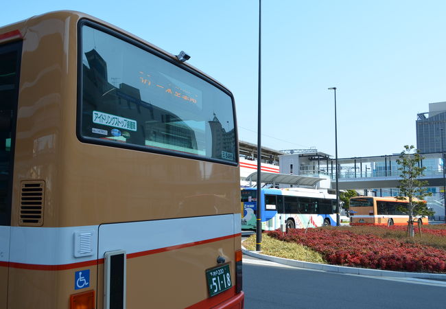 山陽電車と西日本旅客鉄道の駅が隣接