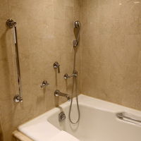 広々としたバス。このほかシャワーブースは別にあります。