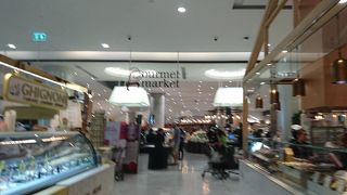 高級デパートエンポリアム上階にある高級食材スーパーマーケット