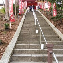 毘沙門堂への石段、頑張りましょう！