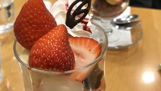 季節のフルーツパフェ