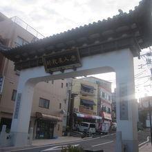 中華街側から見た門の様子