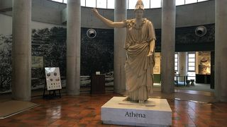 オリーブに関する情報館と土産物屋とレストラン