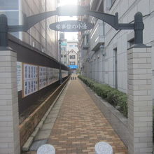 入口はこんな感じです。