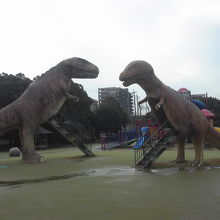 恐竜の滑り台
