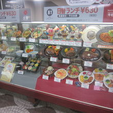 おいしそうなメニューが並ぶお店も！