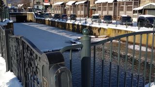 この橋からの眺めがよいです。