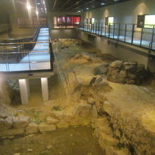 遺跡をそのまま見学できる姿はまさにローマの博物館の風情です！