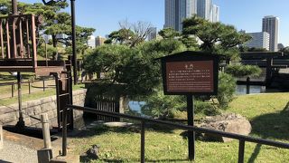 海と池を結ぶ水門です