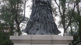 今後とも節目の年に記念碑が製作されていくのでしょうか…、と考えさせられた碑です