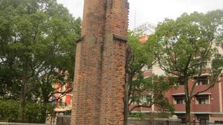 広島の原爆ドームと同じ気持ちで眺めると良いです…。