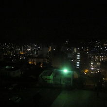 これではうまく伝わりませんが、素晴らしい夜景でした