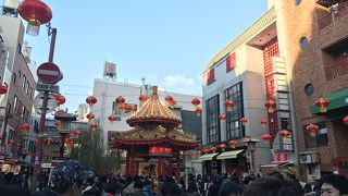 人ごみの南京町広場