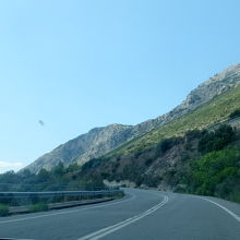 デルフィから出ると山道