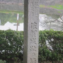 城跡を示す石碑の一例