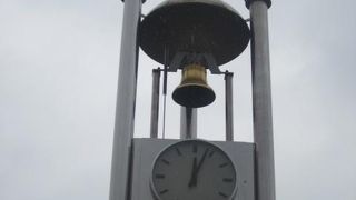 鳥栖駅前で定刻に美しいメロディを奏でています