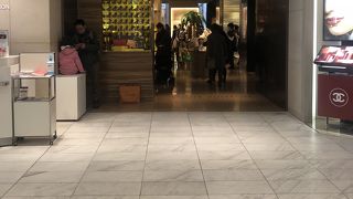 活気のある店舗