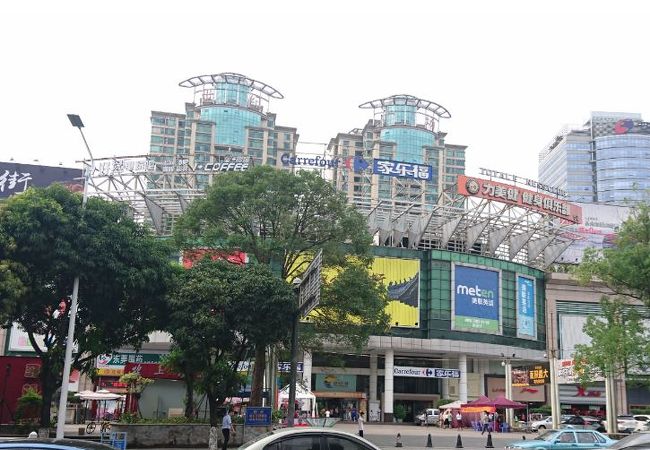 東莞で大型スーパーと言ったらウオルマートとカルフール