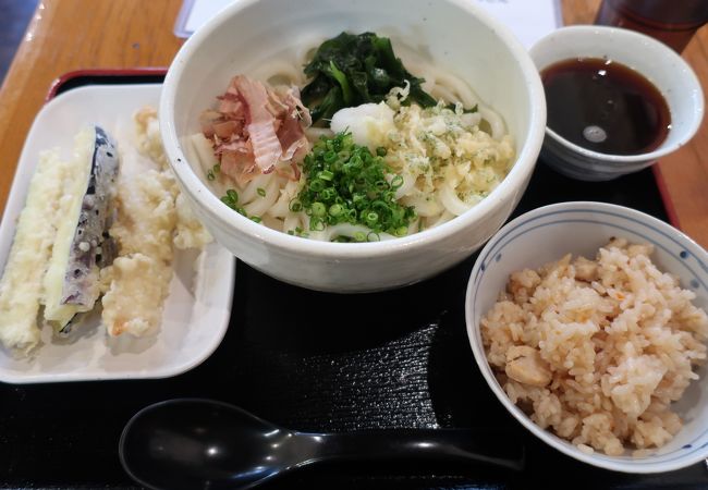 黄色い看板が目印