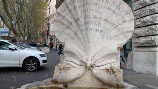 バルベリーニ家の紋章