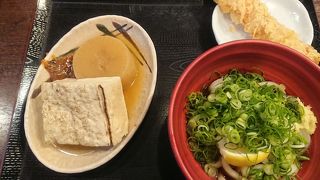 フライト前に最後のうどんを