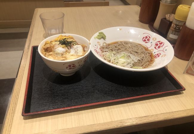 取手駅西口改札前の立ち食い蕎麦屋