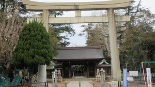 広い境内が落ち着きます