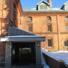 このゲートを入ると、正面に総合受付があり、後が博物館でした