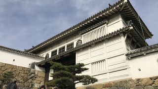 木彫りの菱形模様があるから