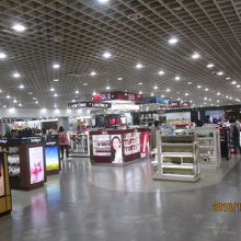 免税店らしくなりました。