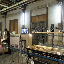 こちらは左手の入口、座繰りの体験もできます