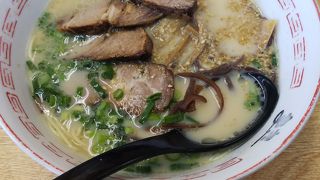 金山近郊で駐車場完備のラーメン店