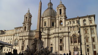 真ん中にオベリスク