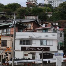 街の上にある城