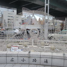 西の方は、昼間のうちに作風を楽しんでおくのも良いでしょう