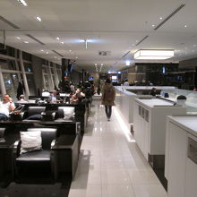 羽田空港国際線 ANAラウンジ (110番ゲート付近)