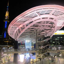 夜のオアシス２１の風景。ここに登って夜景を楽しむのも可。