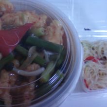 白身魚の揚げ物が入っていました。