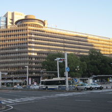 中日ビルの外観