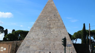 ガイウス ケスティウス・エプロのピラミッド　